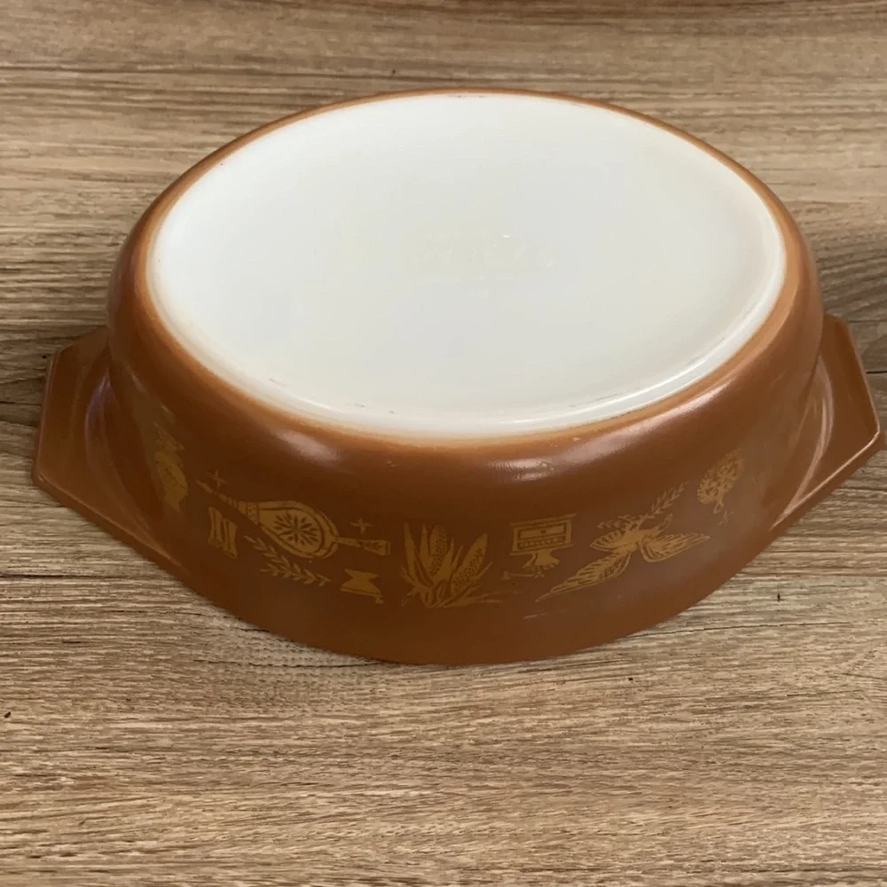 Vintage PYREX Early American 1 1/2 Qt Oval Casserole & 043 Lid Brown Gold Eagle